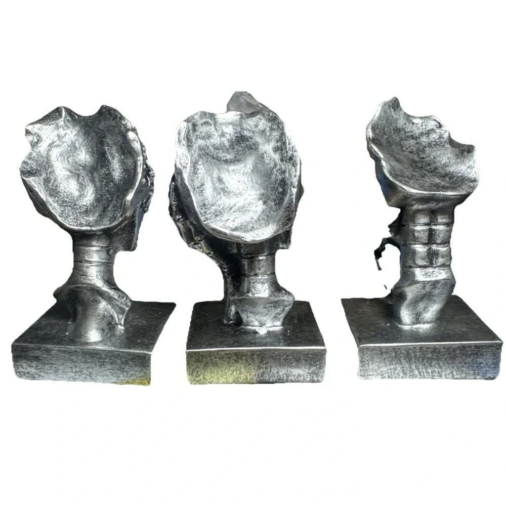 3 Skull See, Hear, Speak No Evil‎ Decor Set